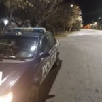 Apuñaló y asaltó a un joven, agredió a su pareja y provocó destrozos en un boliche.