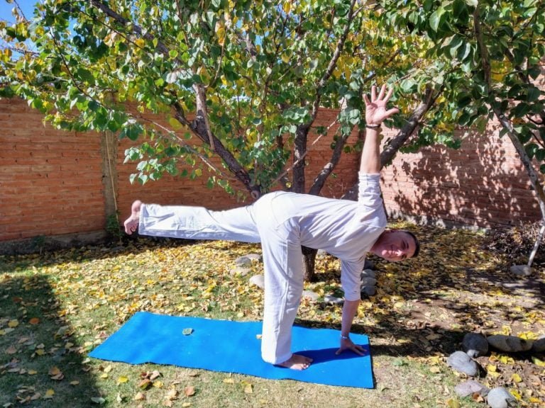 YOGA  FLOW DINÁMICO CON CARLOS DARÍO