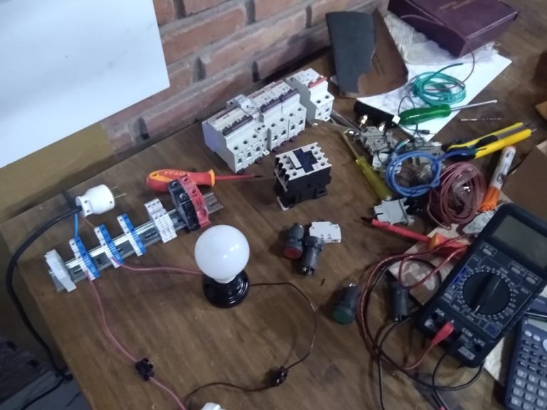CREAN UN TUTORIAL MALARGÜINO DE ELECTRICIDAD EN YOU TUBE