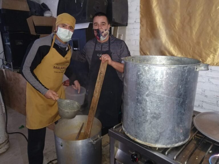 LOCRO Y CHOCOLATE SOLIDARIO EN COLONIA HÍPICA