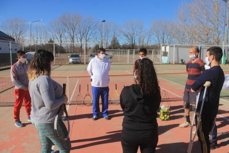 TENIS ADAPTADO EN EL POLIDEPORTIVO