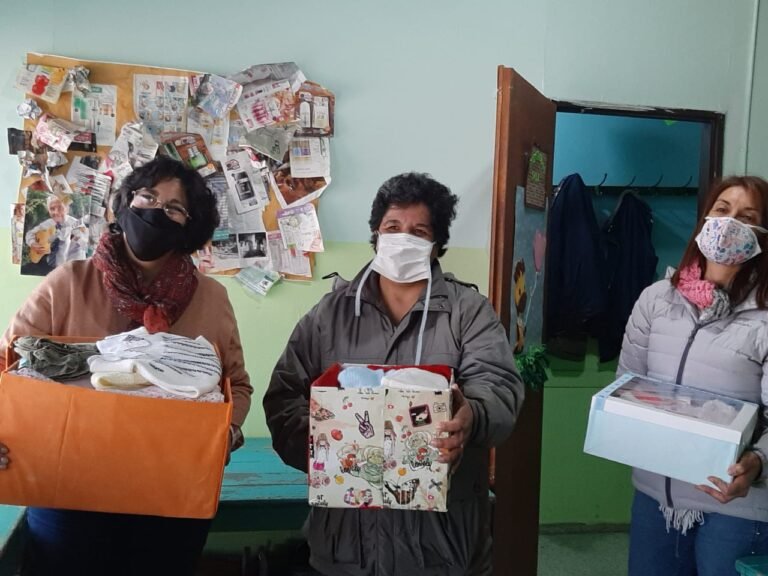 ENTREGARON PRENDAS PARA NIÑOS AL HOSPITAL MALARGÜE