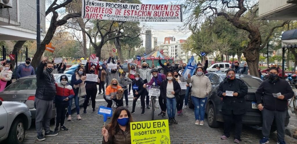 MALARGÜINOS RECLAMARON POR ENTREGA DE CASAS PROCREAR 1 f09df955 69cb 4704 971c ee515dbe438b