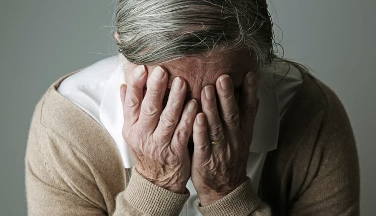 ALZHEIMER: LOS CAMBIOS EN EL CEREBRO PUEDEN COMENZAR DESDE LOS 50 AÑOS