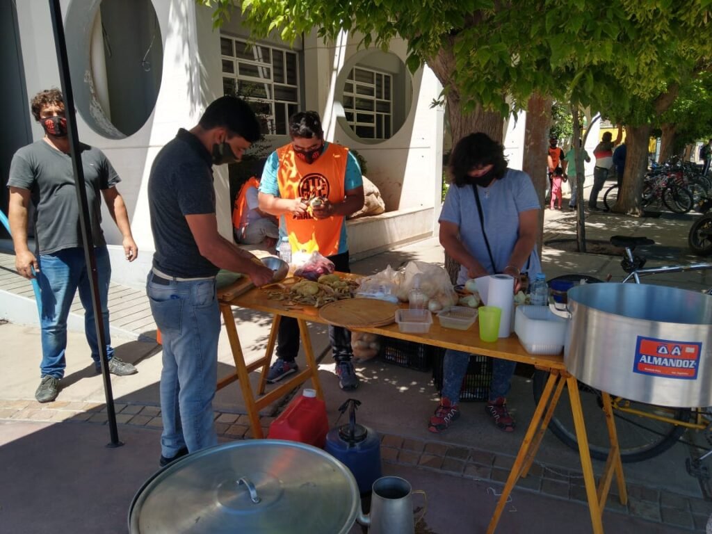 Ojeda ofreció aumento anual del 30%, en tramos, a municipales y paro de ATE no tuvo adhesión 8 ATE OLLA POPULAR