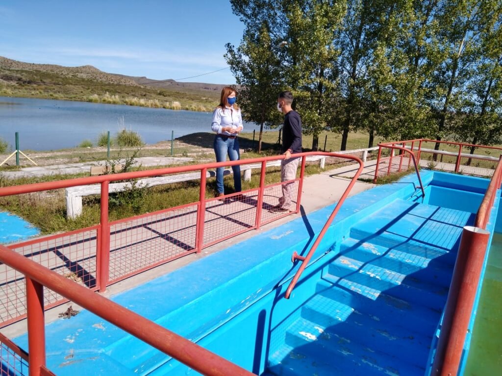 Agua escondida pileta laguna
