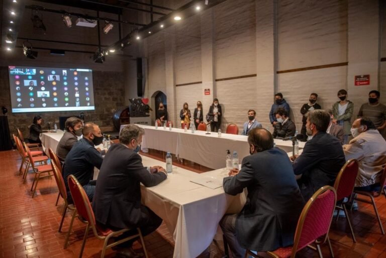 Ponen en marcha programa de desarrollo orientado a emprendedores