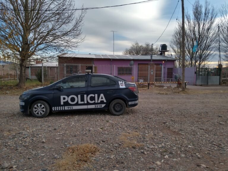 Investigan la muerte de un hombre y un incendio