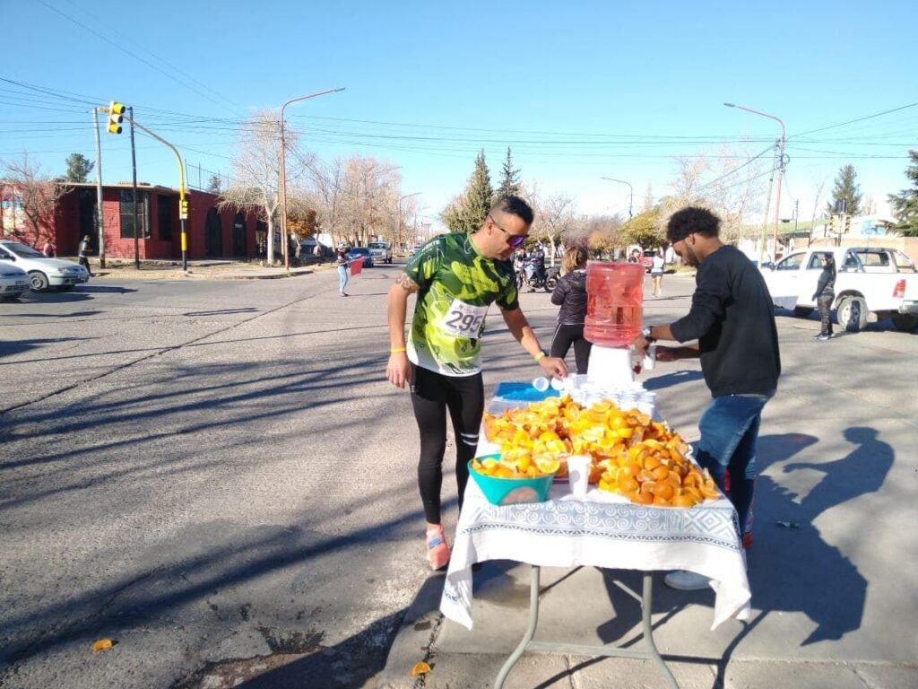 Más de 300 personas dieron vida a la media maratón del Hospital Malargüe 13 media maraton hidratacion
