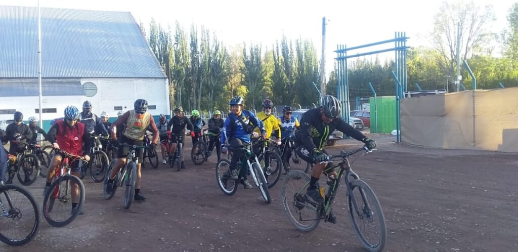 Travesía Argentina-Chile por Paso Planchón-Vergara partió esta mañana 7 ciclistas1