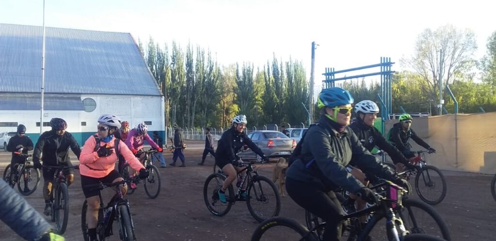 Travesía Argentina-Chile por Paso Planchón-Vergara partió esta mañana 8 ciclistas2