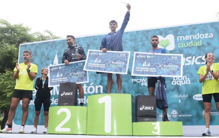 Marcelo González hizo podio en la Media Maratón Ciudad de Mendoza