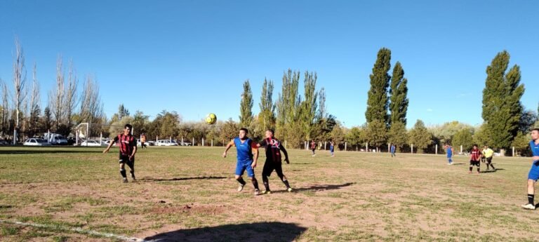 Fútbol de veteranos, mañana, en Volantes y La Radio