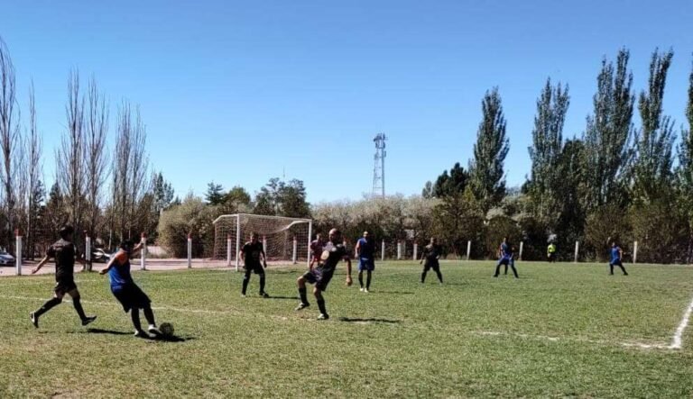 Fútbol de veteranos solo en Volantes Unidos