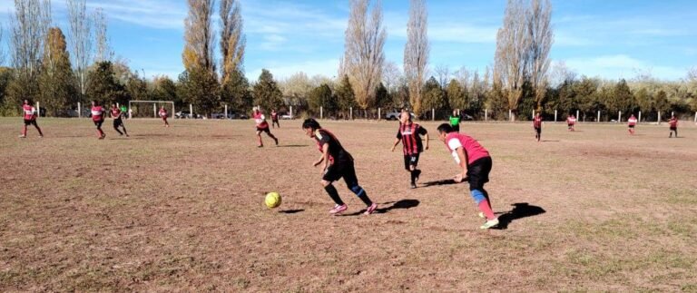 Vialidad y Tercer Tiempo mandan en el fútbol de veteranos