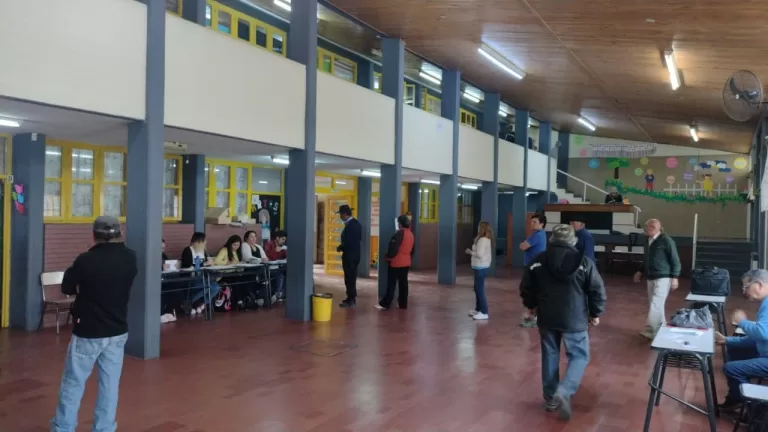 Escuelas ya están abiertas para votar y aquí link para conocer su mesa