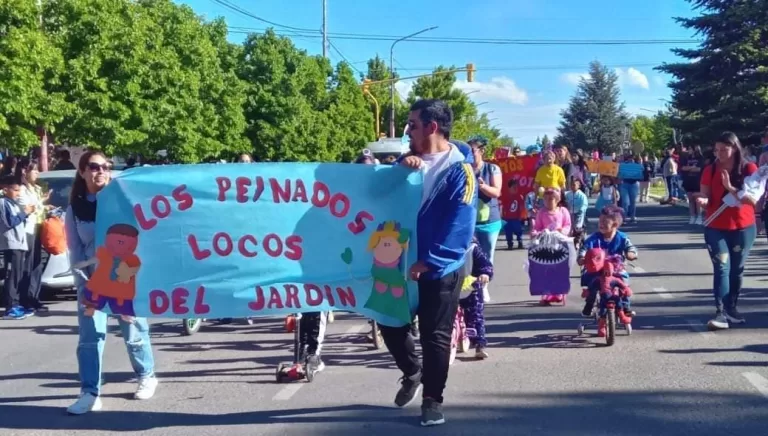 Colorida farándula estudiantil