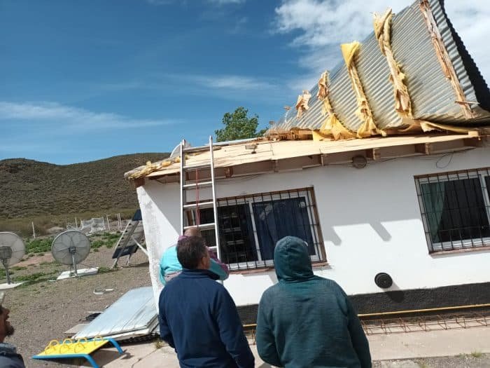 Reparan daños que provocó el Zonda en las escuelas