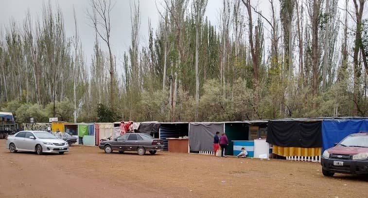 Puestos de comidas rápidas y otros rubros de la Fiesta del chivo salieron a compulsa de precios