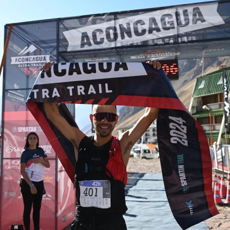 Carlos Becerra ganó los 42K del Aconcagua Ultra Trail