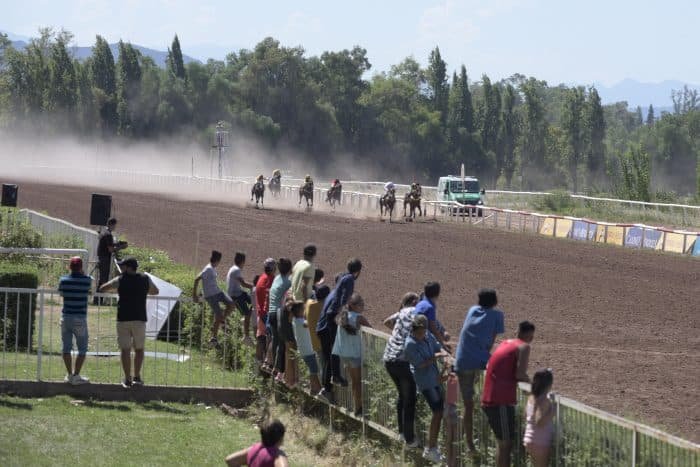  “Gran Clásico Vendimia Copa Canal Siete” se corre en Mendoza