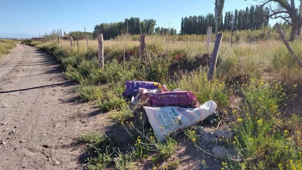Vecinos reclaman reunirse con el Ejecutivo y el Concejo 8 barrio pequenco basura