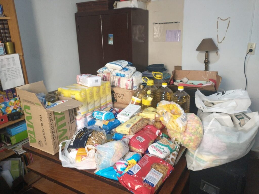 Encuentro solidario de autos clásicos tuvo como sede a El Sosneado 2 alimentos