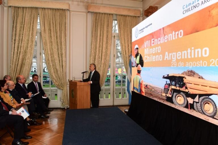 Cornejo presentó las oportunidades de Mendoza para desarrollar la industria minera