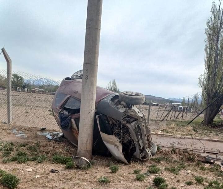 Accidente con vuelco y alcoholemia positiva frente al aeropuerto