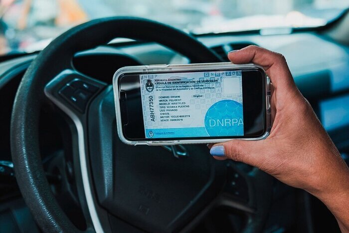 La cédula azul digital ya está disponible: Cómo autorizar a otra persona a conducir un vehículo