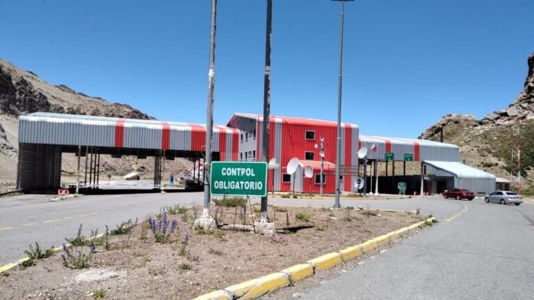 Iscamen y el SAG de Chile avanzan en convenio de cooperación para control sanitario agrícola