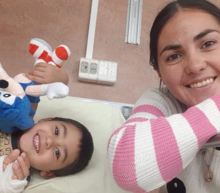 Micaela Márquez agradeció la ayuda para el tratamiento de su hijo Junior