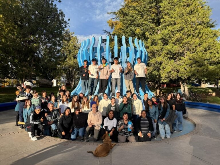 Estudiantes de la escuela Cronin celebraron el Día Mundial del Arte