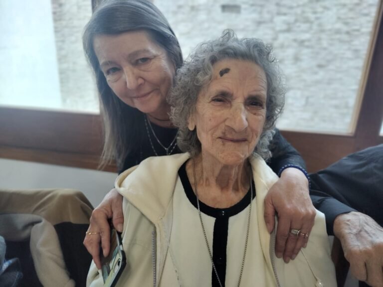 Esilda celebró sus 100 años rodeada de afectos