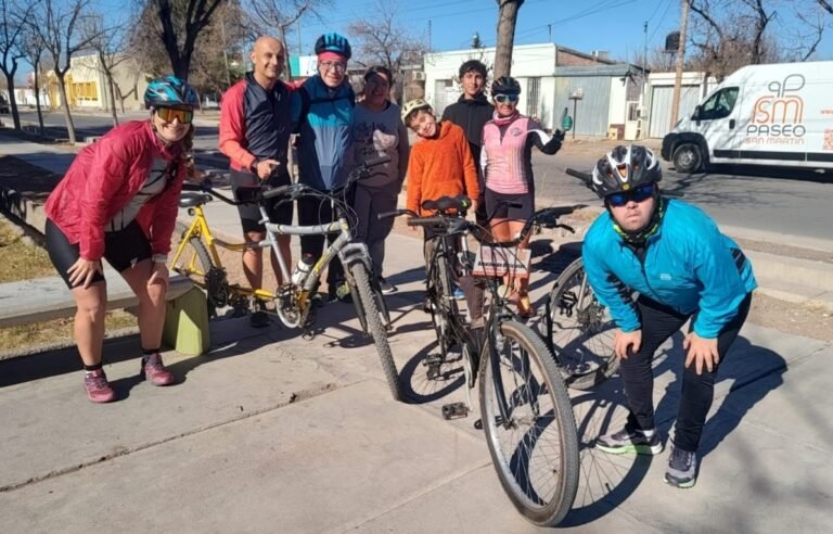 Bicicletas dobles, integración y solidaridad sobre ruedas