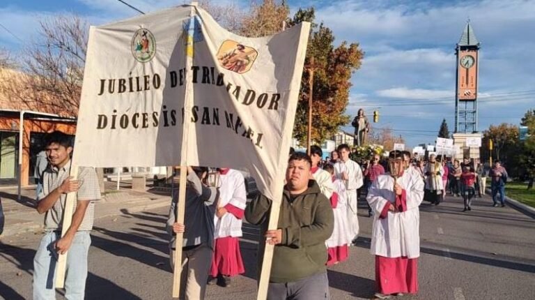 “El trabajo dignifica, pero también duele cuando falta”: Monseñor Mazzitelli en el Jubileo de los Trabajadores