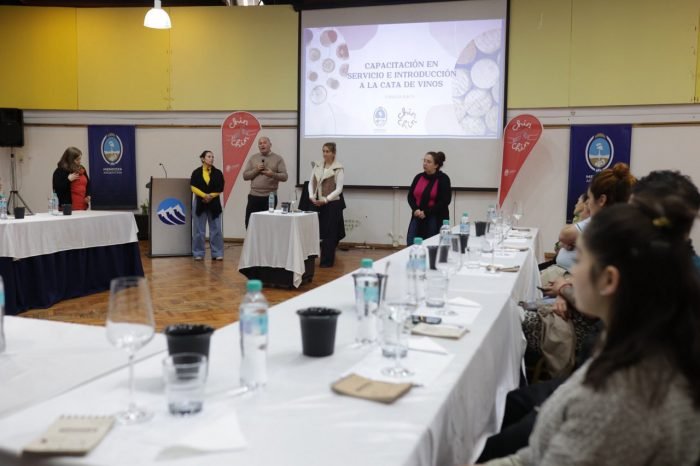 Capacitación en servicio y vino para mejorar la experiencia turística en Mendoza