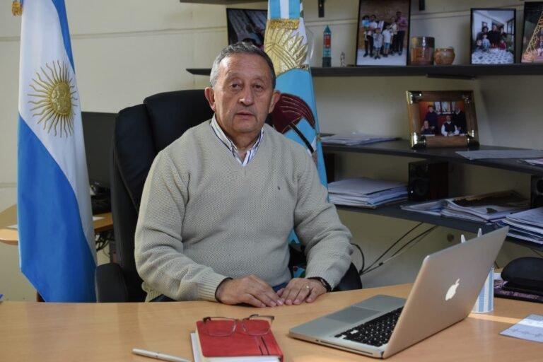 Columna del intendente Celso Jaque