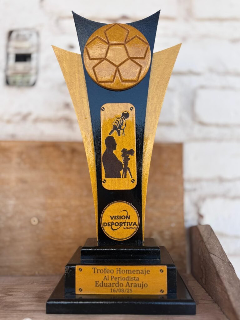 Homenaje a Eduardo Araujo en la Liga de Veteranos Co.Ve.Fu.M 3 WhatsApp Image 2025 08 16 at 2.39.37 PM