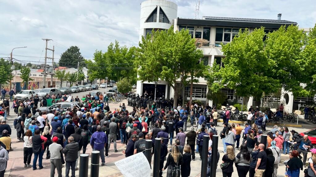 Amplia adhesión al paro municipal en Malargüe y reclamo por mejoras salariales 8 IMG 2917