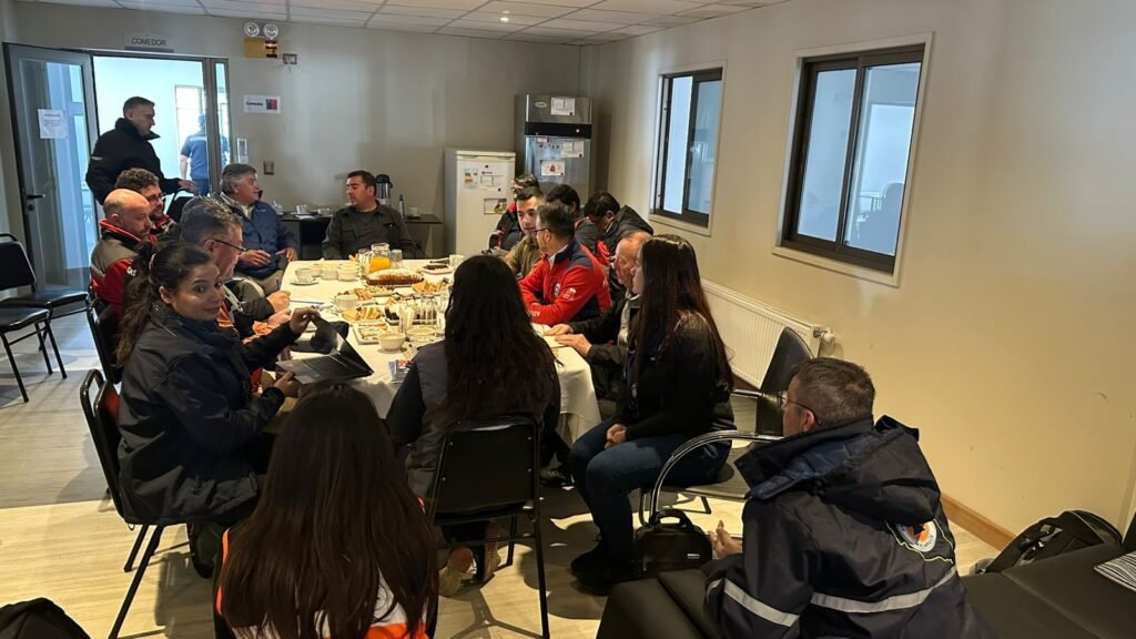 Autoridades de Argentina y Chile coordinaron acciones ante posible contingencia volcánica del Peteroa 4 WhatsApp Image 2025 10 29 at 11.27.27 AM 2