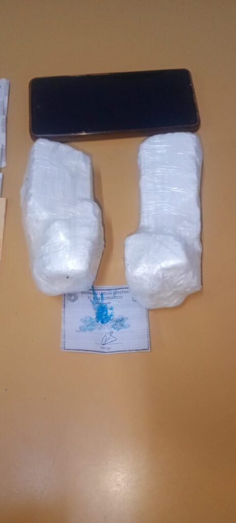 Detuvieron a una mujer con más de 600 gramos de cocaína en la terminal de Malargüe 3 WhatsApp Image 2025 10 30 at 9.40.38 AM 1