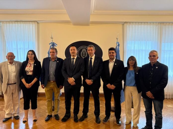 Integrantes de la Cámara de Comercio que participaron de la reunión