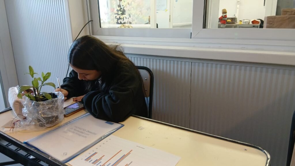 Innovación y aprendizaje en la Expotec 2025 de la Escuela 4-228 Ingeniero Eugenio Izsaky. 9 IMG 20251113 WA0017