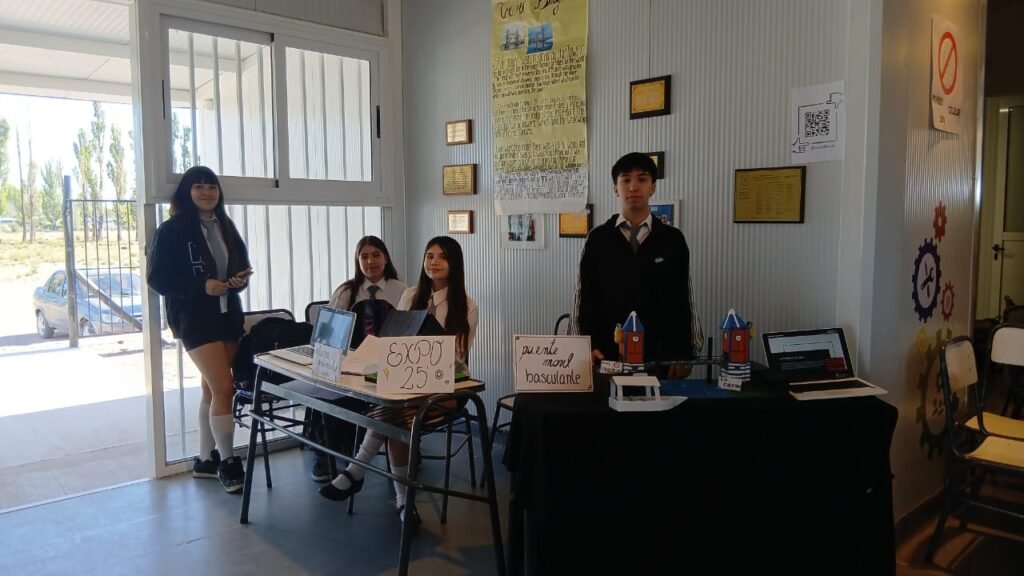 Innovación y aprendizaje en la Expotec 2025 de la Escuela 4-228 Ingeniero Eugenio Izsaky. 10 IMG 20251113 WA0018