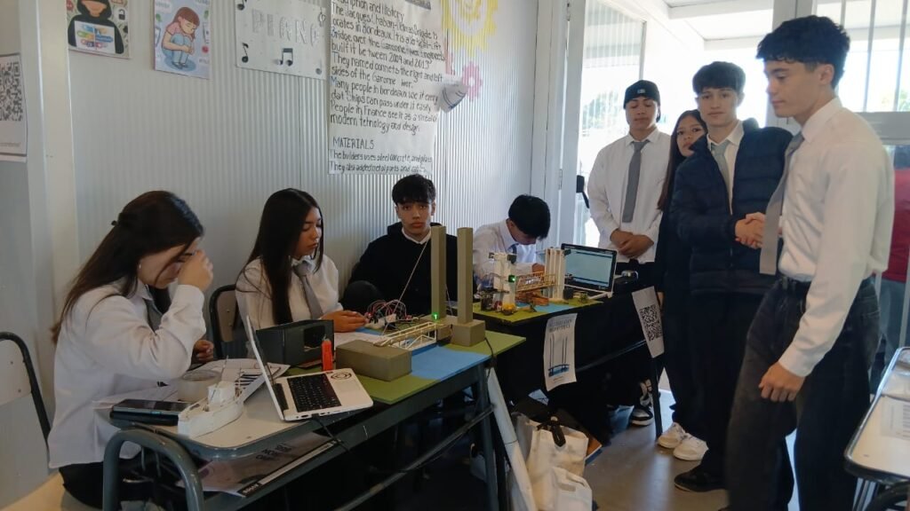 Innovación y aprendizaje en la Expotec 2025 de la Escuela 4-228 Ingeniero Eugenio Izsaky. 11 IMG 20251113 WA0020