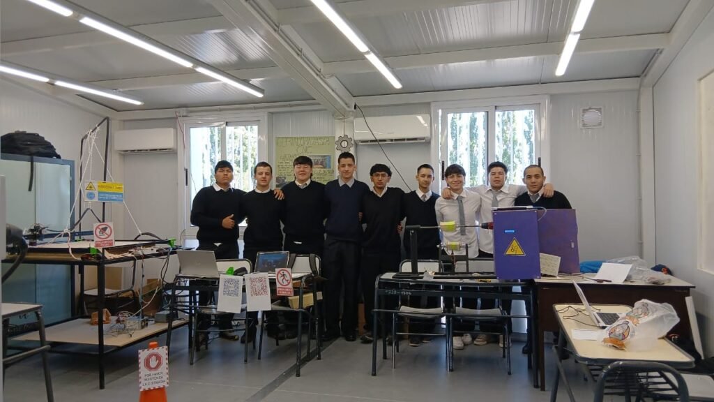 Innovación y aprendizaje en la Expotec 2025 de la Escuela 4-228 Ingeniero Eugenio Izsaky. 7 IMG 20251113 WA0021