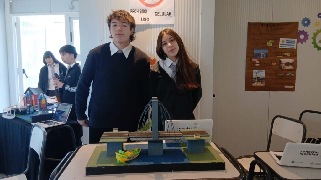 Innovación y aprendizaje en la Expotec 2025 de la Escuela 4-228 Ingeniero Eugenio Izsaky. 8 Imagen de WhatsApp 2025 11 13 a las 09.08.42 c716fe00