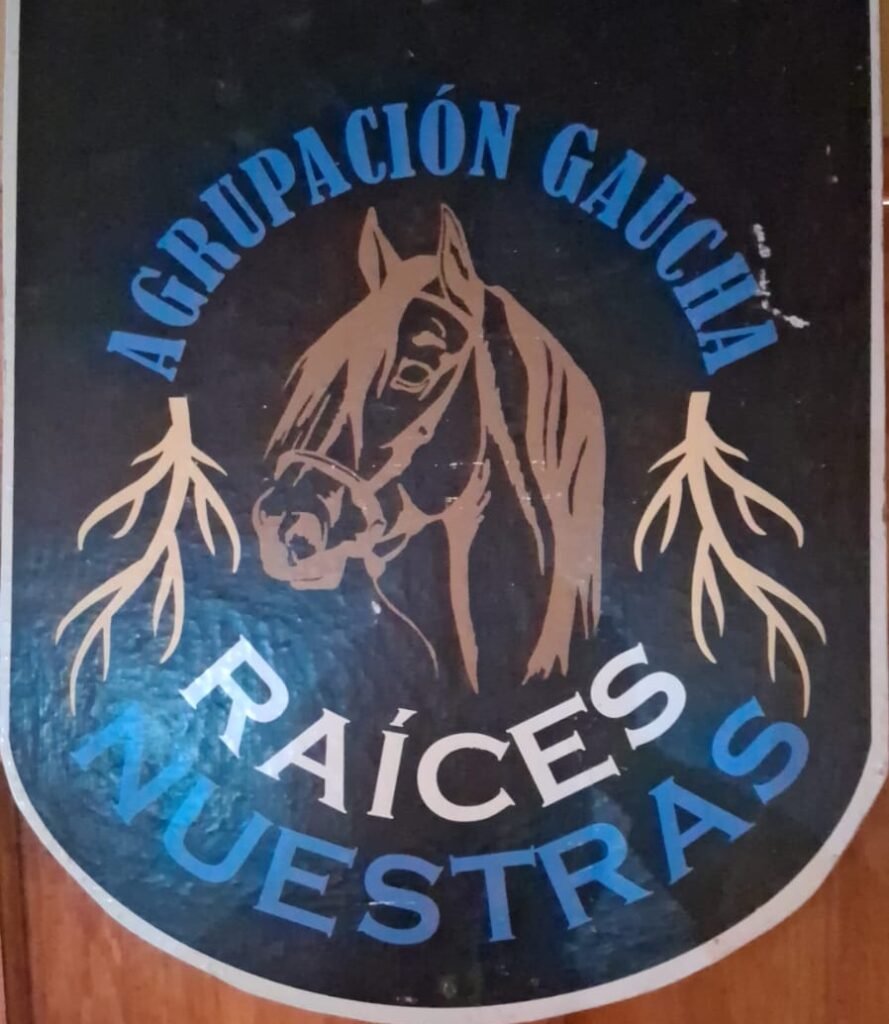 raices nuestras gauchos estandarte e1762916310200