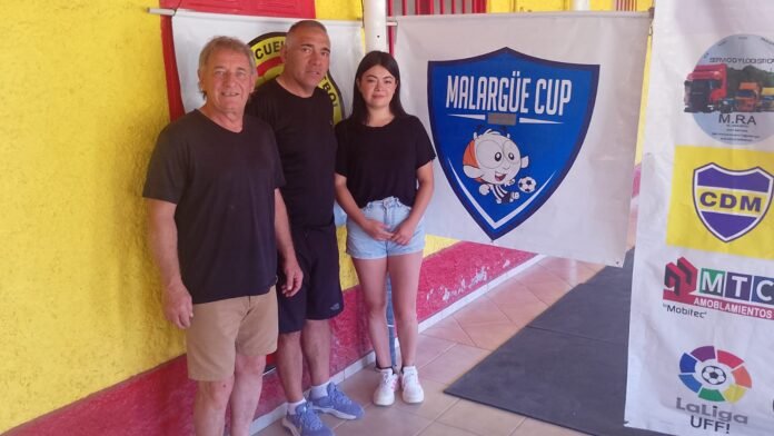 José Luis Ramal de REF , Jorge Mercado del Club Academia y Katia Rodríguez de Atlético Comercio